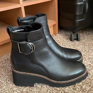 Blonde waterproof boots